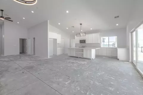 Living - 61723 Desert Air Rd, Joshua Tree, CA 92252 photo 4 of 5