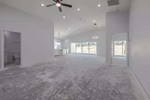 Living - 61723 Desert Air Rd, Joshua Tree, CA 92252 photo 2 of 5