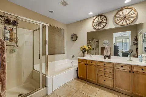 Bath - 82729 Kyle Dr, Indio, CA 92203 photo 4 of 4