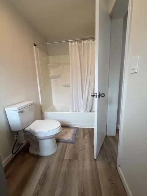 Bath - 943 J St, Brawley, CA 92227 photo 1 of 2