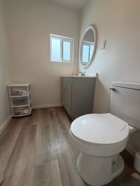 Bath - 943 J St, Brawley, CA 92227 photo 2 of 2