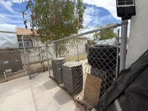 Exterior - 943 J St, Brawley, CA 92227 photo 5 of 14