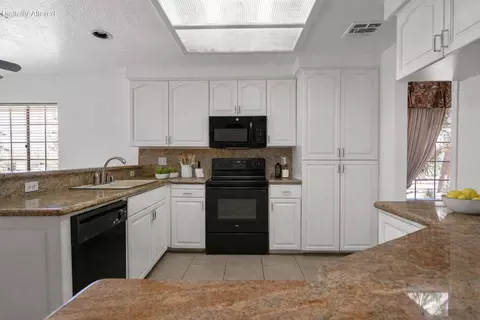 Kitchen - 8582 Frontera Ave, Yucca Valley, CA 92284 photo 3 of 6