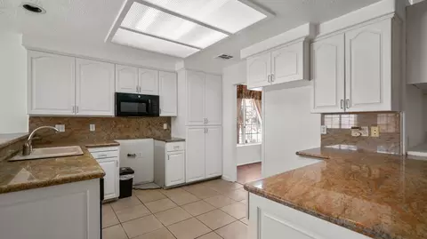 Kitchen - 8582 Frontera Ave, Yucca Valley, CA 92284 photo 2 of 6