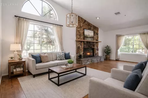 Living - 8582 Frontera Ave, Yucca Valley, CA 92284 photo 1 of 9