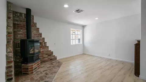 Living - 8582 Frontera Ave, Yucca Valley, CA 92284 photo 8 of 9