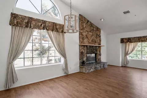 Living - 8582 Frontera Ave, Yucca Valley, CA 92284 photo 2 of 9