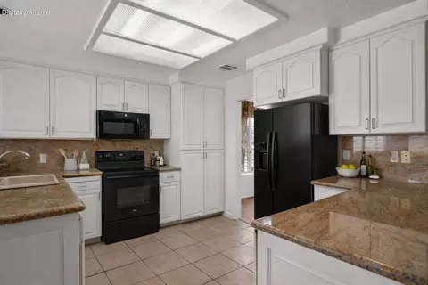 Kitchen - 8582 Frontera Ave, Yucca Valley, CA 92284 photo 1 of 6