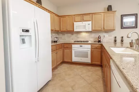 Kitchen - 60108 Katie Cir, La Quinta, CA 92253 photo 2 of 3