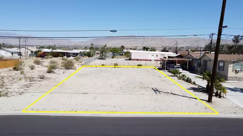 18 Dillon Rd, Desert Hot Springs, CA 92240