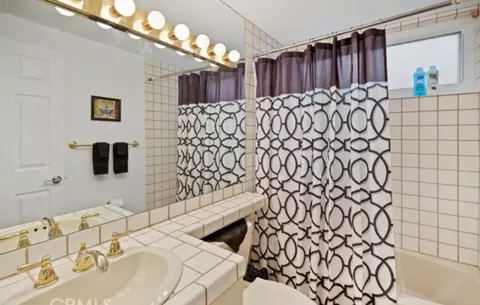 Bath - 8564 Taft Ct, Yucca Valley, CA 92284 photo 4 of 5