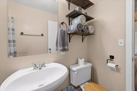 Bath - 196 Sunset Ln, Sugarloaf, CA 92386 photo 2 of 2