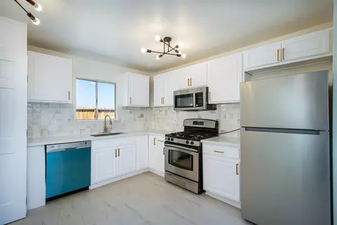 Kitchen - 7382 Olympic Rd, Joshua Tree, CA 92252 photo 3 of 4