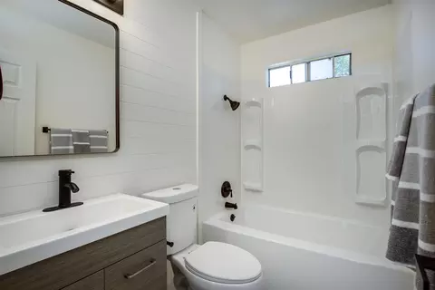 Bath - 7382 Olympic Rd, Joshua Tree, CA 92252 photo 1 of 2