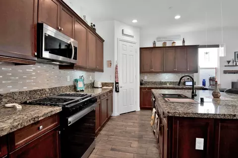 Kitchen - 85564 Molvena Dr, Indio, CA 92203 photo 2 of 2