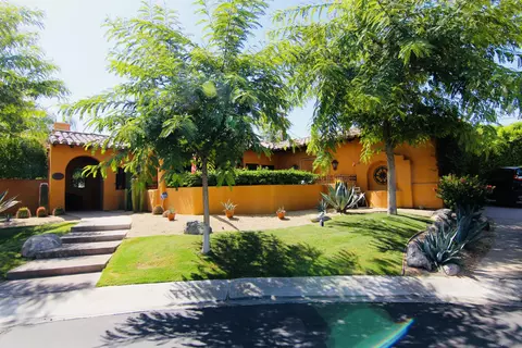 1129 Village Ct, Palm Springs, CA 92262