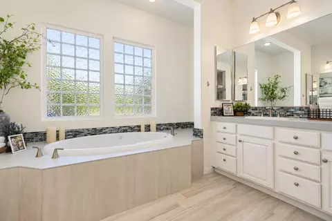 Bath - 49578 Colorado St, Indio, CA 92201 photo 2 of 6
