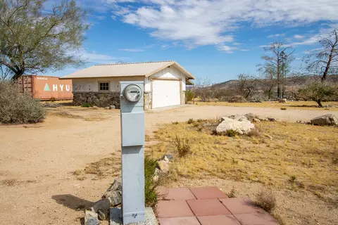 Exterior - 1959 Yetters Ln, Landers, CA 92285 photo 7 of 21