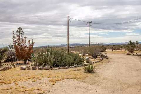 Exterior - 1959 Yetters Ln, Landers, CA 92285 photo 6 of 21