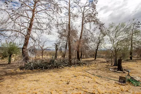 Exterior - 1959 Yetters Ln, Landers, CA 92285 photo 5 of 21