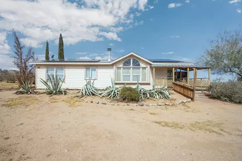 Exterior - 1959 Yetters Ln, Landers, CA 92285 photo 3 of 21