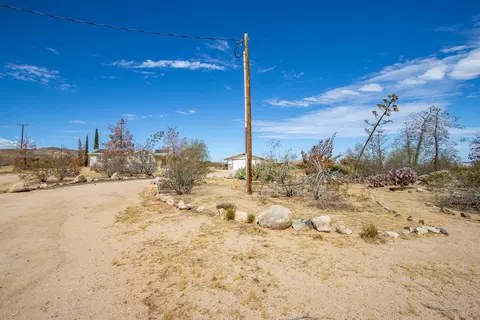 Exterior - 1959 Yetters Ln, Landers, CA 92285 photo 13 of 21