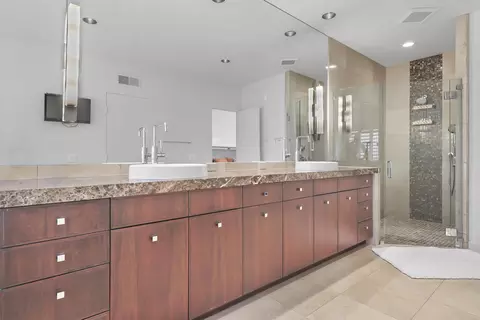 Bath - 55650 Oaktree, La Quinta, CA 92253 photo 5 of 5