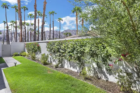 Exterior - 55650 Oaktree, La Quinta, CA 92253 photo 3 of 10
