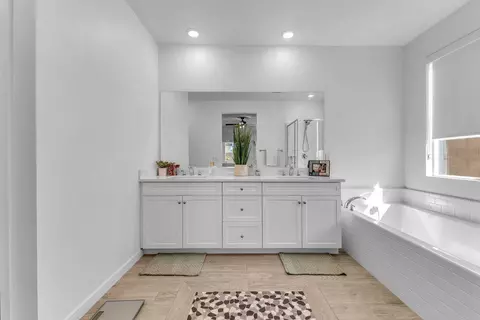 Bath - 79311 Toledo Ln, Indio, CA 92203 photo 3 of 5