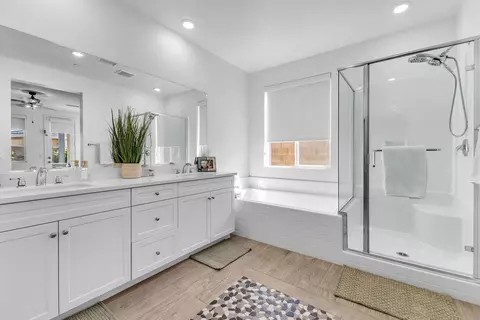 Bath - 79311 Toledo Ln, Indio, CA 92203 photo 2 of 5