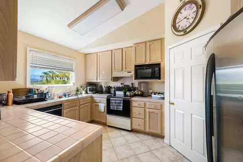 Kitchen - 82820 Avenue 54, Thermal, CA 92274 photo 5 of 6