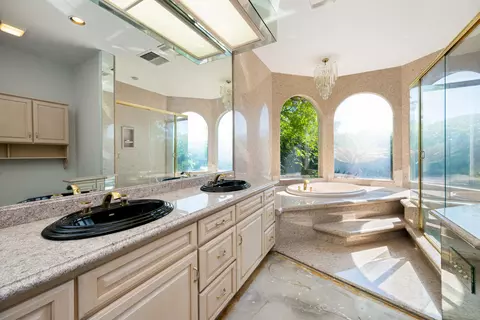 Bath - 82820 Avenue 54, Thermal, CA 92274 photo 2 of 10