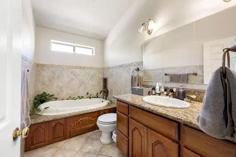 Bath - 82820 Avenue 54, Thermal, CA 92274 photo 8 of 10