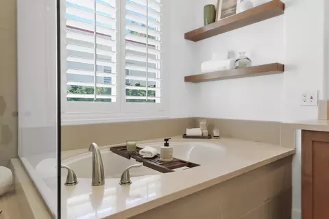 Bath - 80920 Hermitage, La Quinta, CA 92253 photo 2 of 4