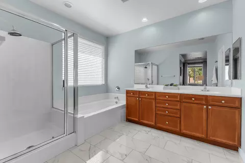 Bath - 82902 Generations Dr, Indio, CA 92203 photo 3 of 5