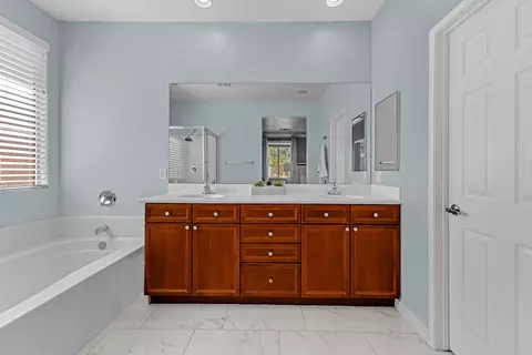 Bath - 82902 Generations Dr, Indio, CA 92203 photo 4 of 5