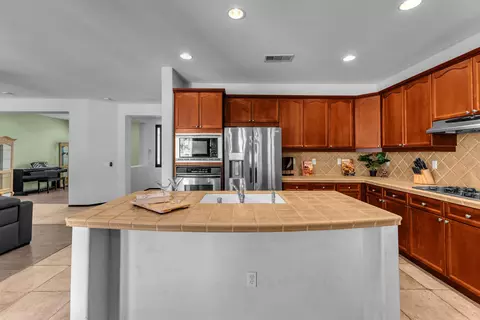 Kitchen - 82902 Generations Dr, Indio, CA 92203 photo 4 of 9