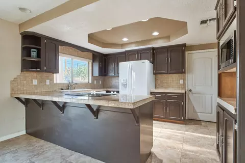 Kitchen - 8395 Keats Ave, Yucca Valley, CA 92284 photo 2 of 3