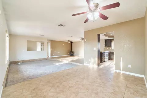 Living - 8395 Keats Ave, Yucca Valley, CA 92284 photo 5 of 7