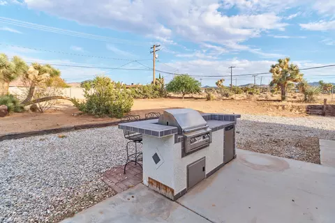 Exterior - 8395 Keats Ave, Yucca Valley, CA 92284 photo 3 of 4