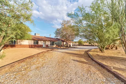 Exterior - 8395 Keats Ave, Yucca Valley, CA 92284 photo 2 of 4