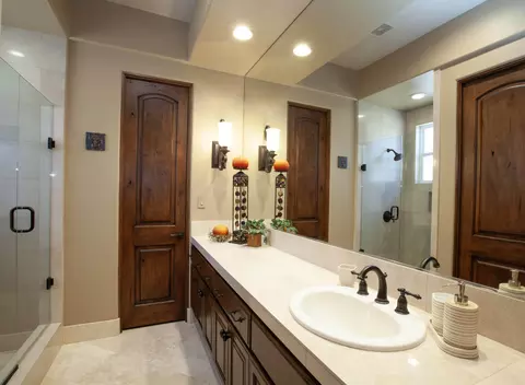 Bath - 79110 Casa Vida Cir, La Quinta, CA 92253 photo 4 of 5