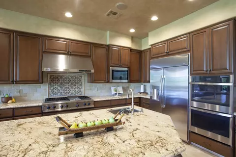 Kitchen - 79110 Casa Vida Cir, La Quinta, CA 92253 photo 4 of 5