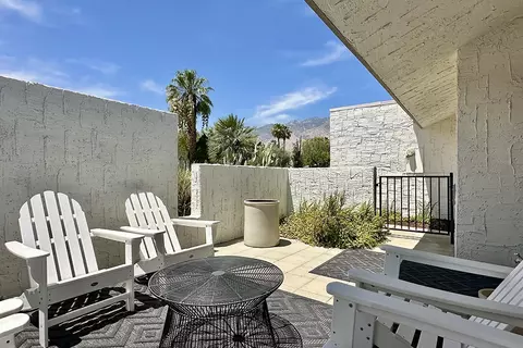 2218 N Sunshine Cir, Palm Springs, CA 92264