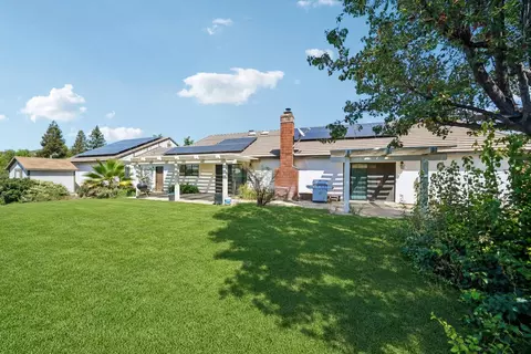 Exterior - 36261 Serape Dr, Yucaipa, CA 92399 photo 6 of 18