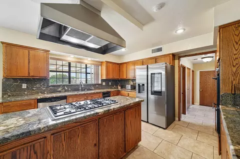 Kitchen - 36261 Serape Dr, Yucaipa, CA 92399 photo 2 of 4