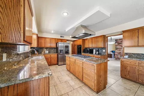 Kitchen - 36261 Serape Dr, Yucaipa, CA 92399 photo 3 of 4