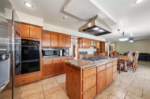 Kitchen - 36261 Serape Dr, Yucaipa, CA 92399 photo 4 of 4