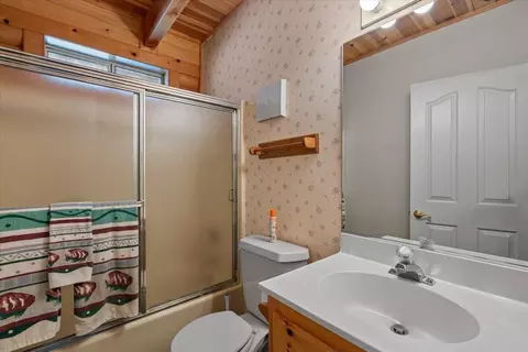 Bath - 751 Tehama Dr, Big Bear Lake, CA 92315 photo 1 of 1