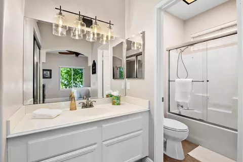 Bath - 58 Sutton Pl E, Palm Desert, CA 92211 photo 6 of 6